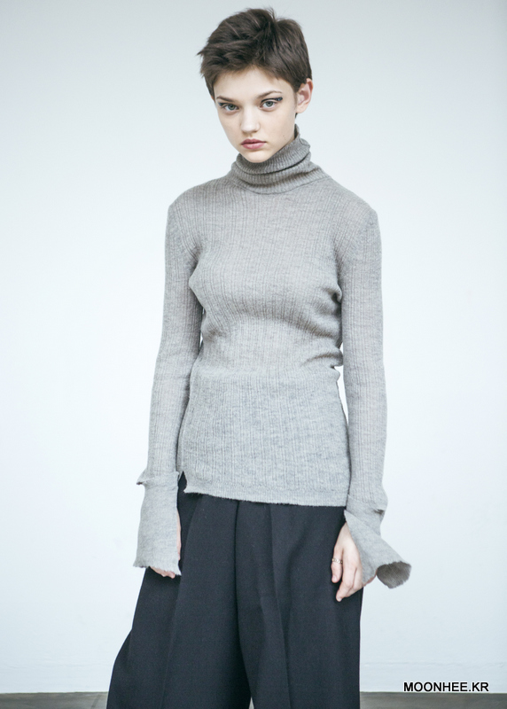 Cut-Out Cuffs Turtleneck [GREY]