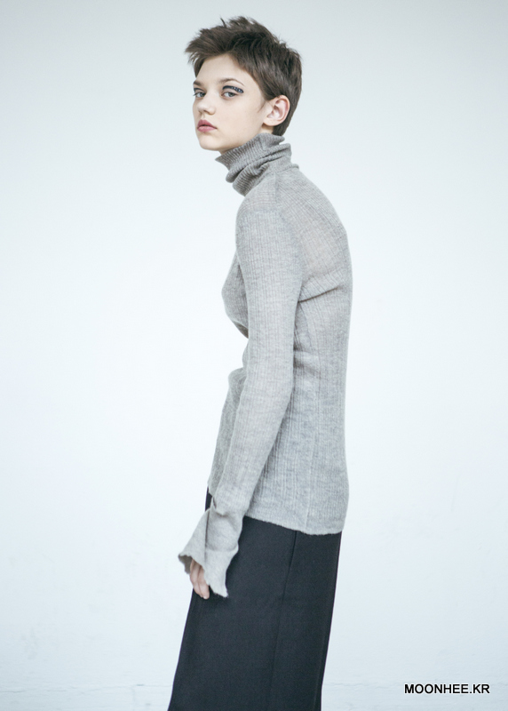 Cut-Out Cuffs Turtleneck [GREY]