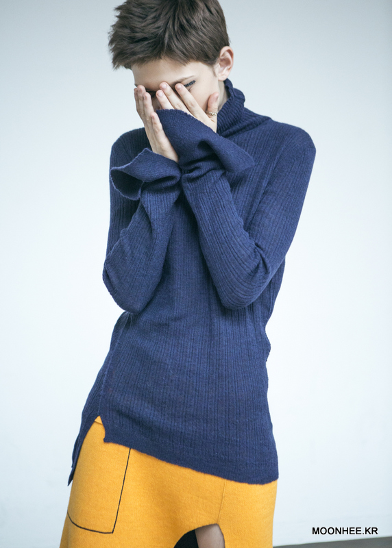 Cut-Out Cuffs Turtleneck [NAVY]