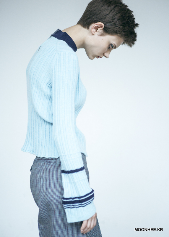 Coloring neck Short Sweater [BLUE]