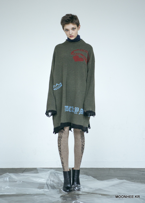 Angel Graphic Boxy Sweater [KHAKI]