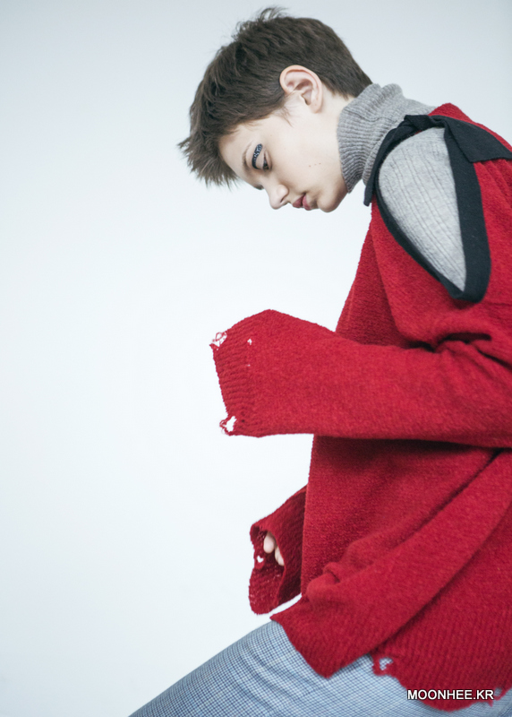 Cut-Out Shoulder Ribbon Sweater [RED]