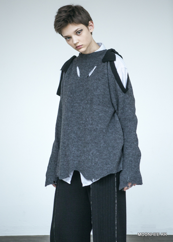 Cut-Out Shoulder Ribbon Sweater [GREY]