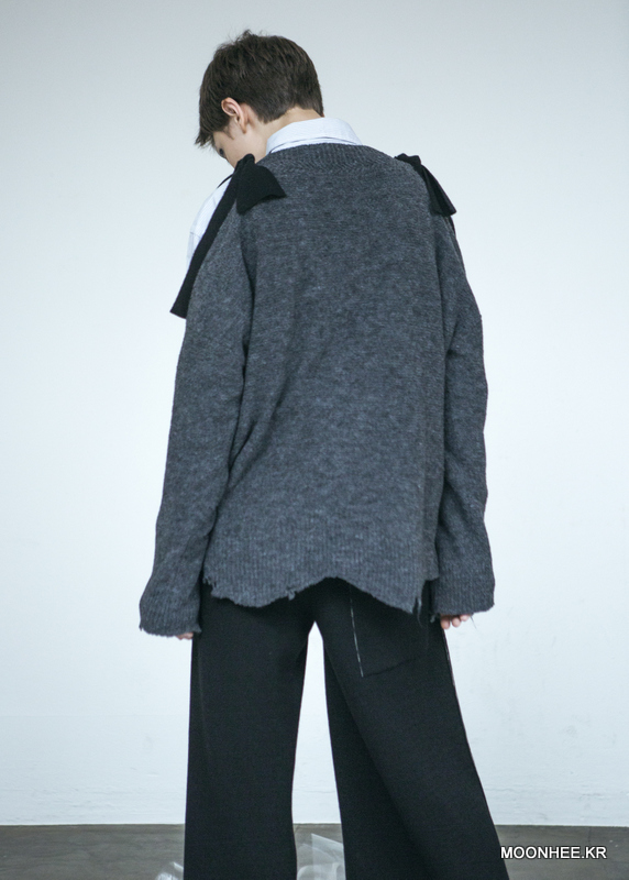 Cut-Out Shoulder Ribbon Sweater [GREY]