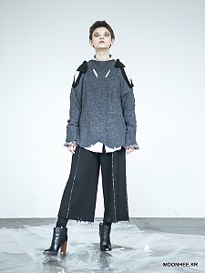 Cut-Out Shoulder Ribbon Sweater [GREY]