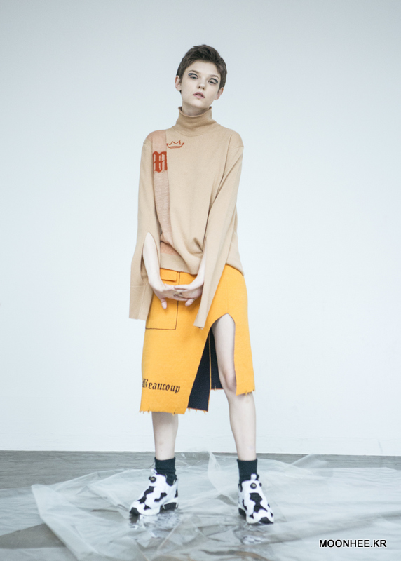 Lettering Destroyed Skirt [YELLOW]