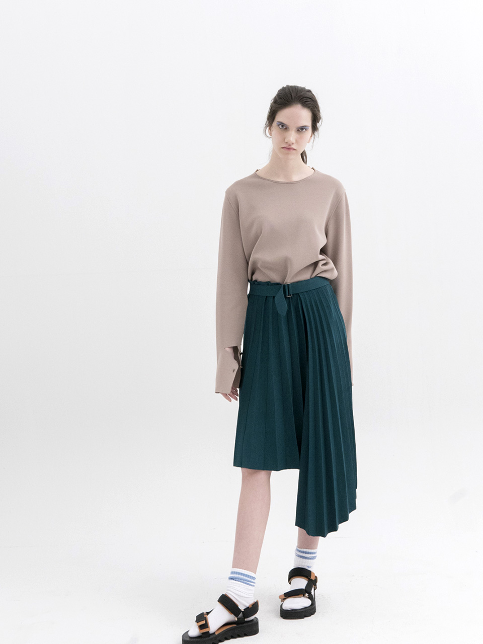 Asymmetrical Pleated Knit Skirt]