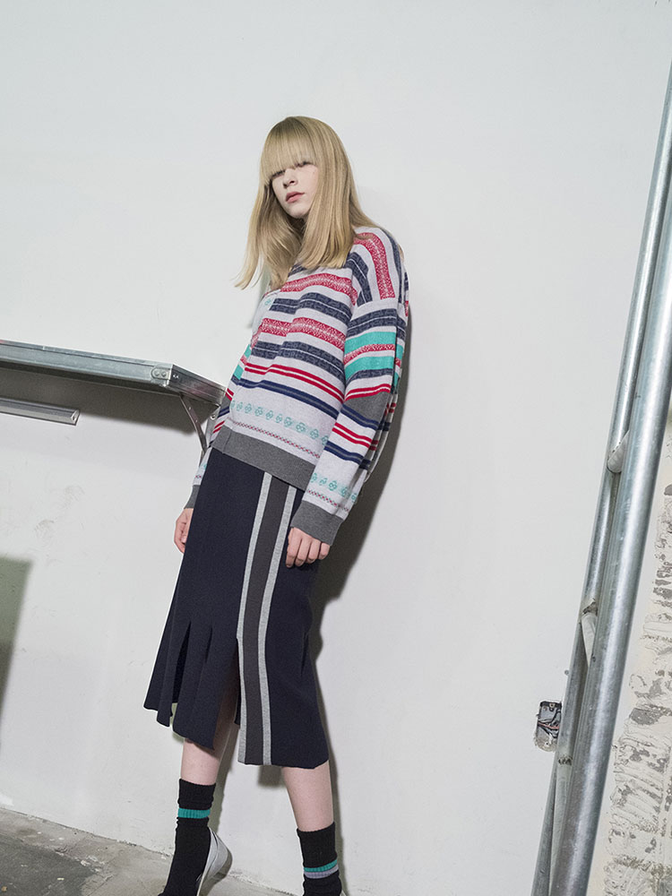 Multi-Colored Stripe Jacquard Pullover - L/GRAY